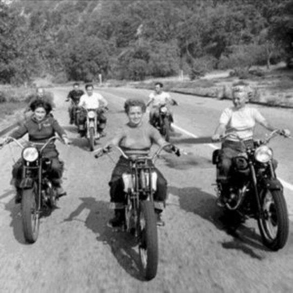 Meet your Posh Priestess, Alexandra ⚡️ - Picture 5 of 10